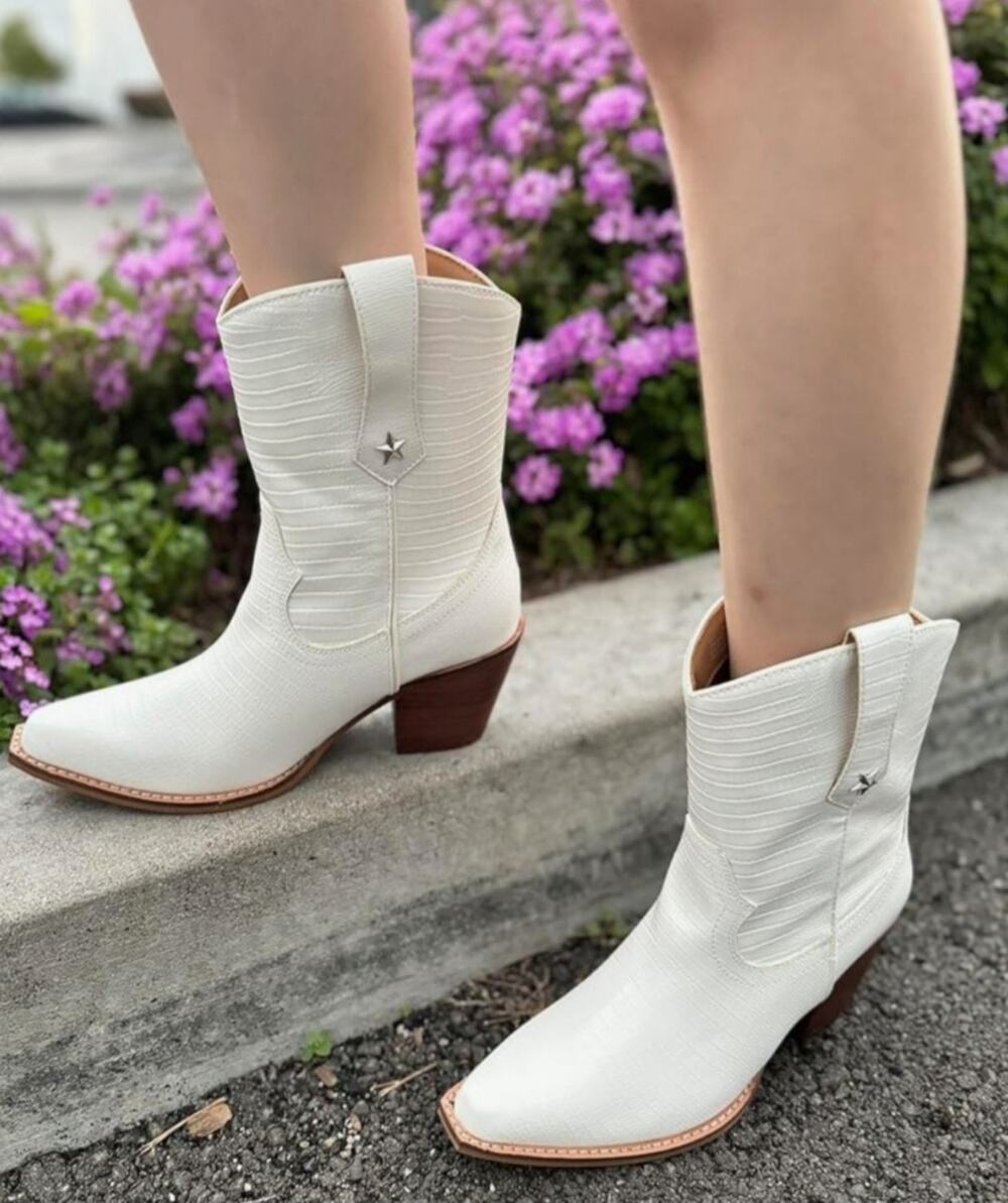 Ax. MSRP $80 ARIDER GIRL MALROSE WESTERN EMBOSSED BOOTS ♡SIZE 8½♡